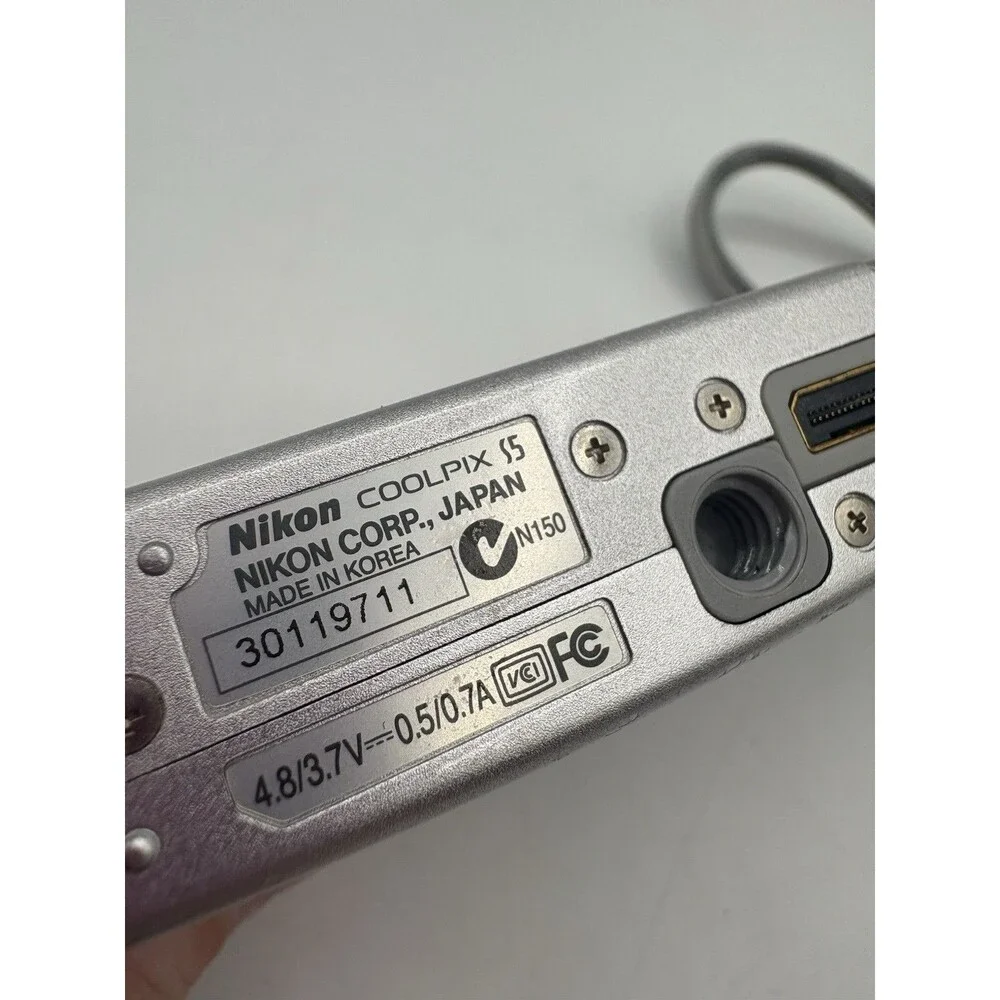 Nikon CoolPix S5 Digital Camera Silver 6MP 3x Optical Zoom FOR PARTS ONLY